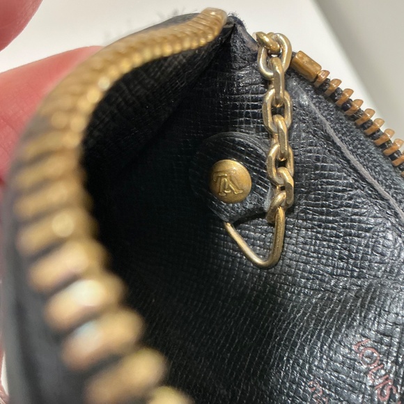 Louis Vuitton black Epi key cles - Picture 4 of 4